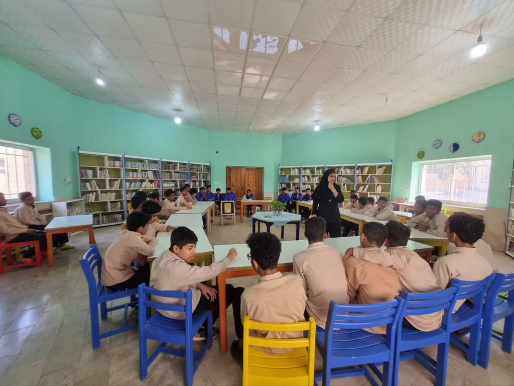 نشست نویسندگان با کودکان و نوجوانان جزیره ابوموسی