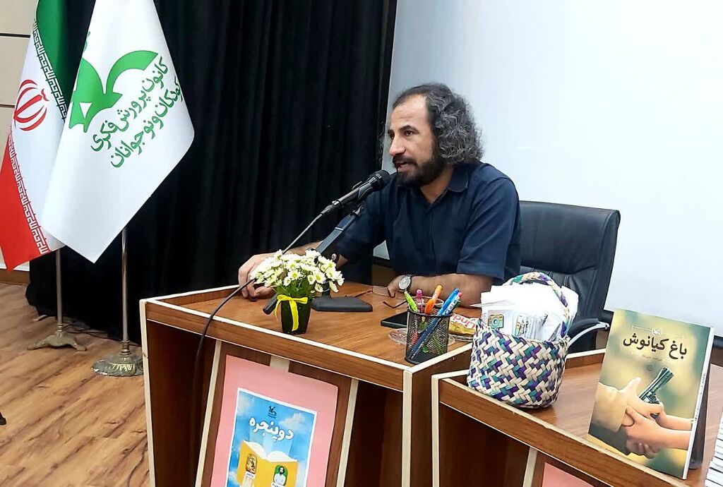 برگزاری برنامه ی ادبی دوپنجره با حضور علی اصغر عزتی پاک، نویسنده ی کتاب باغ کیانوش