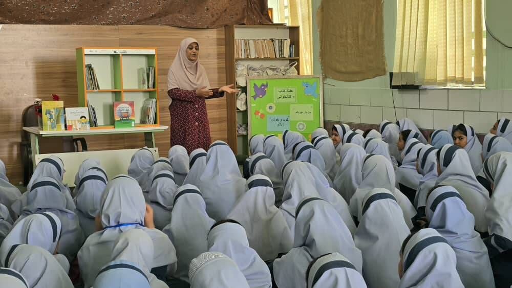 اهداء کتابخانه کلاسی توسط کانون مرکز داراب به دو مدرسه روستایی