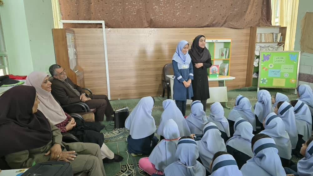 اهدا کتابخانه کلاسی توسط کانون مرکز داراب به دو مدرسه روستایی