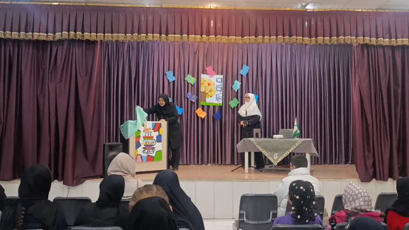 کتاب نغمه های بارانی در کانون ساوه رونمایی شد