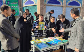 میز خدمت کانون پرورش فکری در نماز جمعه اردبیل برپا شد