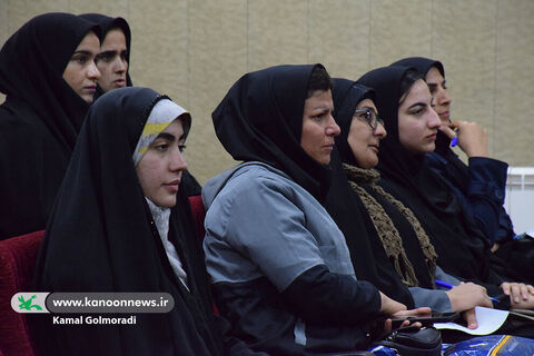 کارگاه قصه‌گویی با حضور معلمان و مربیان در کانون لرستان