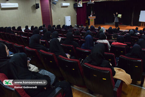 کارگاه قصه‌گویی با حضور معلمان و مربیان در کانون لرستان