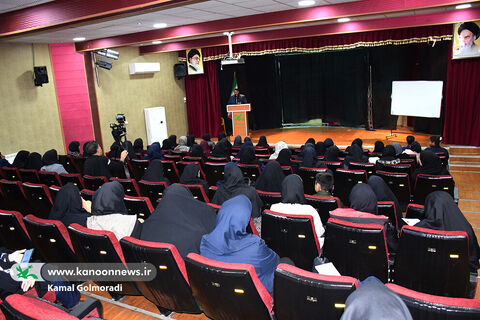 کارگاه قصه‌گویی با حضور معلمان و مربیان در کانون لرستان