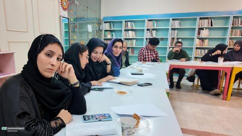 نشست «سفر به دنیای شعر کودک و خردسال» در مرکز فرهنگی‌هنری شماره ۶ قم برگزار شد