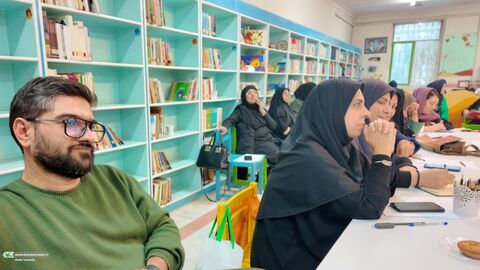 نشست «سفر به دنیای شعر کودک و خردسال» در مرکز فرهنگی‌هنری شماره ۶ قم برگزار شد