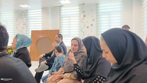 آلبوم تصویری از پنجره دوم، نقد کتاب یک شعر بی طااقت کانون استان قم