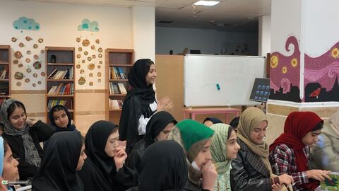 آلبوم تصویری از پنجره دوم، نقد کتاب یک شعر بی طااقت کانون استان قم