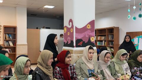 آلبوم تصویری از پنجره دوم، نقد کتاب یک شعر بی طااقت کانون استان قم