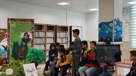 آلبوم تصویری از پنجره دوم، نقد کتاب یک شعر بی طااقت کانون استان قم