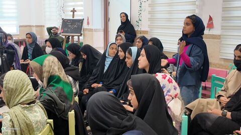 آلبوم تصویری از پنجره دوم، نقد کتاب یک شعر بی طااقت کانون استان قم