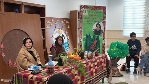 آلبوم تصویری از پنجره دوم، نقد کتاب یک شعر بی طااقت کانون استان قم