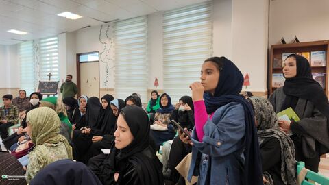 آلبوم تصویری از پنجره دوم، نقد کتاب یک شعر بی طااقت کانون استان قم