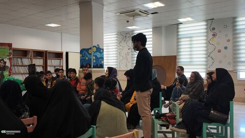 آلبوم تصویری از پنجره دوم، نقد کتاب یک شعر بی طااقت کانون استان قم