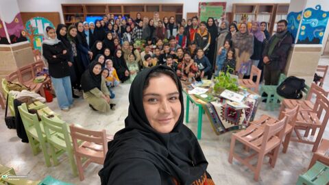 آلبوم تصویری از پنجره دوم، نقد کتاب یک شعر بی طااقت کانون استان قم