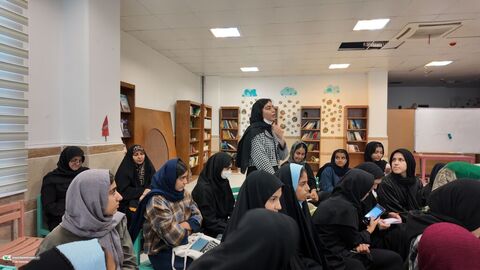 آلبوم تصویری از پنجره دوم، نقد کتاب یک شعر بی طااقت کانون استان قم