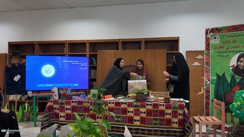 آلبوم تصویری از پنجره دوم، نقد کتاب یک شعر بی طااقت کانون استان قم