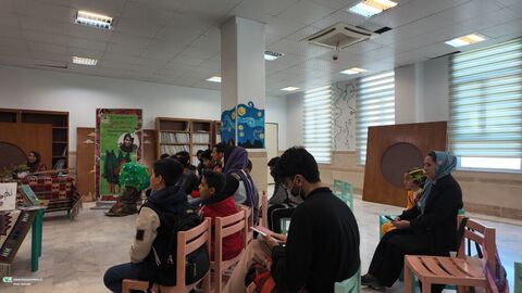 آلبوم تصویری از پنجره دوم، نقد کتاب یک شعر بی طااقت کانون استان قم