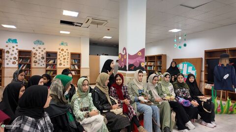 آلبوم تصویری از پنجره دوم، نقد کتاب یک شعر بی طااقت کانون استان قم