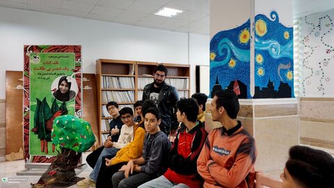 آلبوم تصویری از پنجره دوم، نقد کتاب یک شعر بی طااقت کانون استان قم