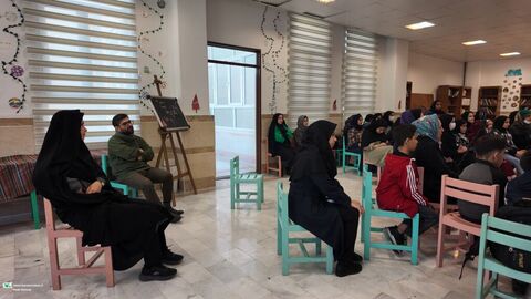 آلبوم تصویری از پنجره دوم، نقد کتاب یک شعر بی طااقت کانون استان قم