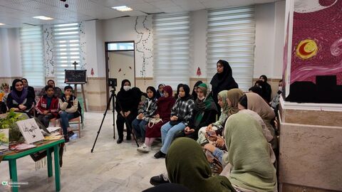 آلبوم تصویری از پنجره دوم، نقد کتاب یک شعر بی طااقت کانون استان قم