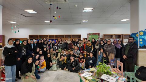 آلبوم تصویری از پنجره دوم، نقد کتاب یک شعر بی طااقت کانون استان قم