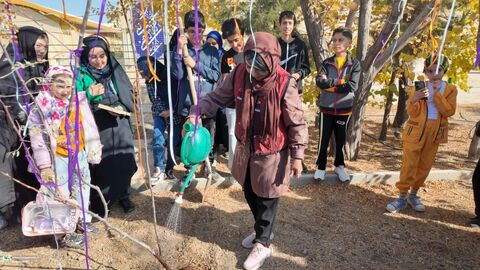 آلبوم تصویری از پنجره دوم، نقد کتاب یک شعر بی طااقت کانون استان قم