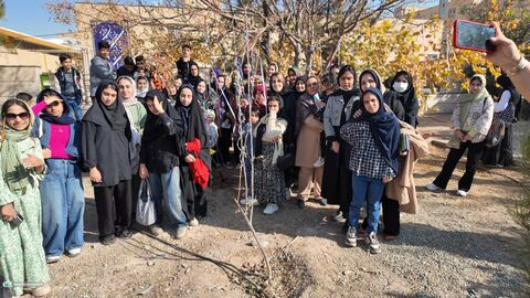 آلبوم تصویری از پنجره دوم، نقد کتاب یک شعر بی طااقت کانون استان قم