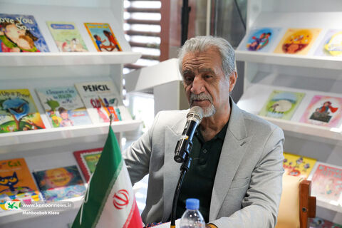 نشست نقد و بررسی مجموعه کتاب‌های «من به دنیا آمدم» برگزار شد