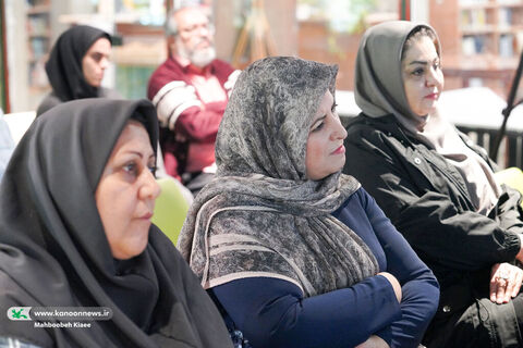 نشست نقد و بررسی مجموعه کتاب‌های «من به دنیا آمدم» برگزار شد