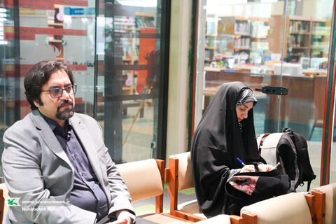 نشست نقد و بررسی مجموعه کتاب‌های «من به دنیا آمدم» برگزار شد