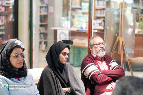 نشست نقد و بررسی مجموعه کتاب‌های «من به دنیا آمدم» برگزار شد