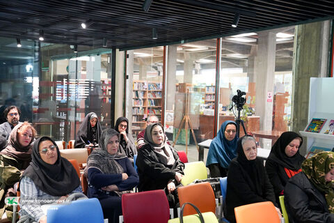 نشست نقد و بررسی مجموعه کتاب‌های «من به دنیا آمدم» برگزار شد