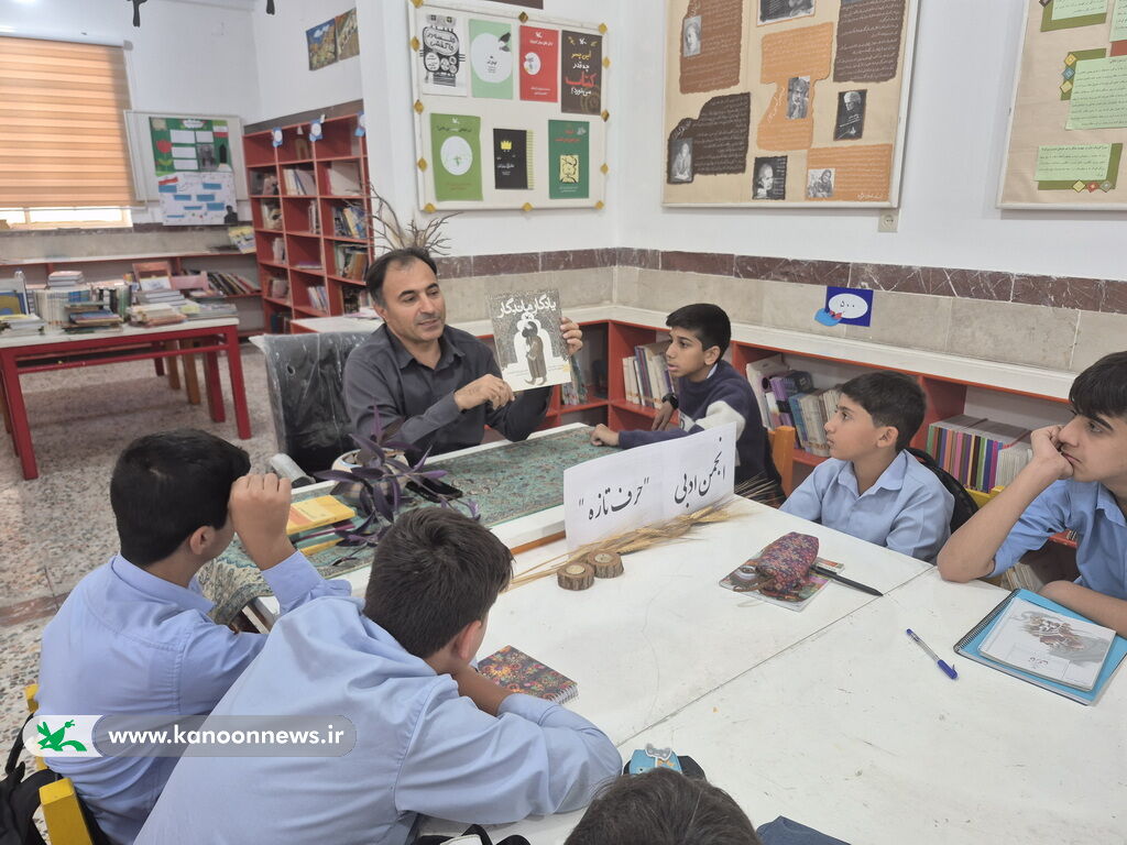 نشست انجمن ادبی "حرف تازه" با محور عناصر داستان در مرکز ریگ برگزار شد