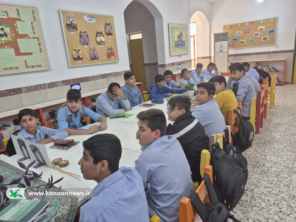 نشست انجمن ادبی "حرف تازه" با محور عناصر داستان در مرکز ریگ برگزار شد