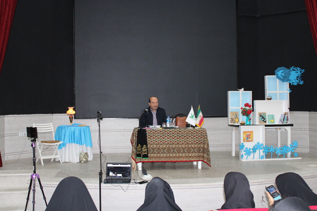 حضور بابک نیکطلب در برنامه «دو پنجره» کانون پرورش فکری همدان