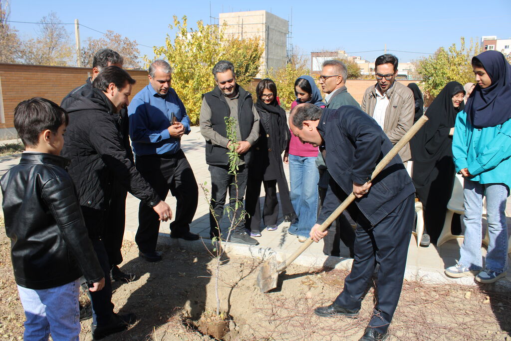 حضور بابک نیکطلب در برنامه «دو پنجره» کانون پرورش فکری همدان