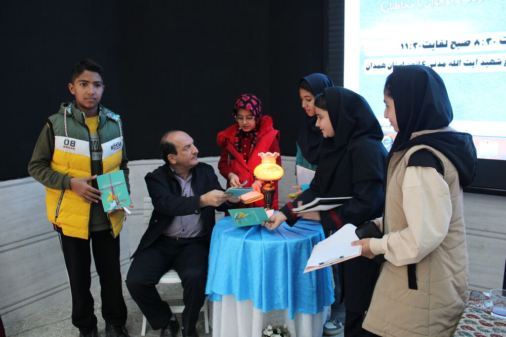 حضور بابک نیکطلب در برنامه «دو پنجره» کانون پرورش فکری همدان