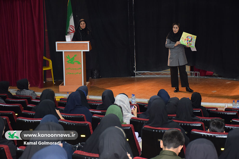 کارگاه قصهگویی با حضور معلمان و مربیان در کانون لرستان برگزار شد