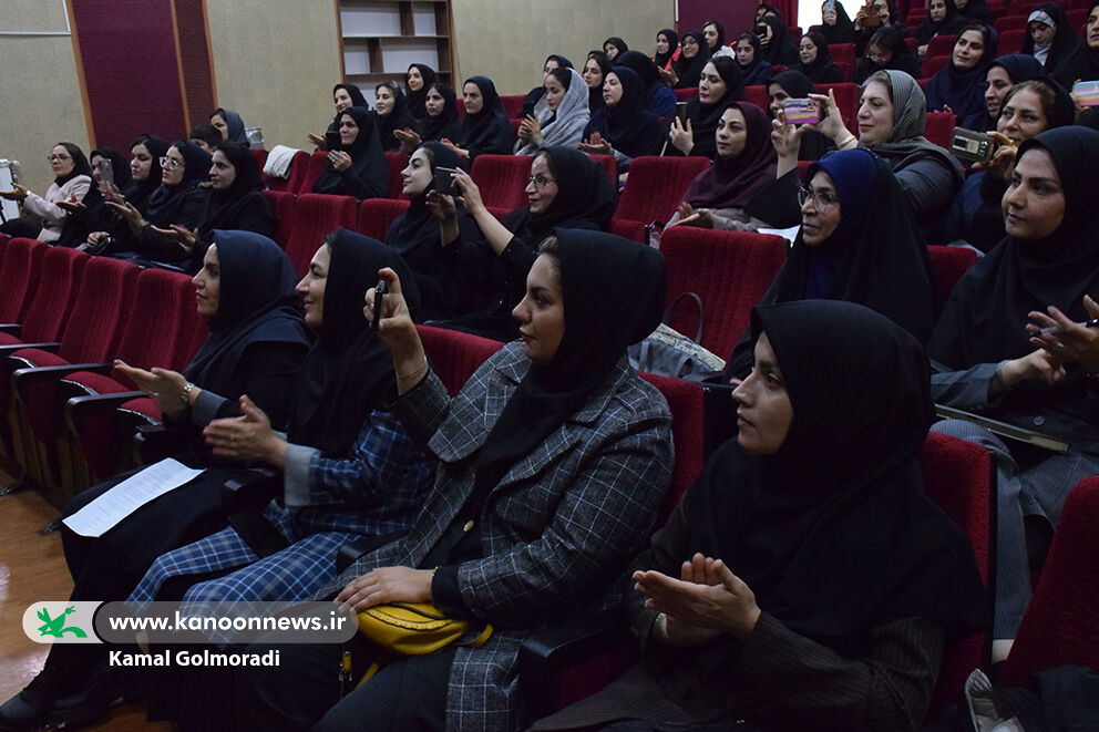 کارگاه قصهگویی با حضور معلمان و مربیان در کانون لرستان برگزار شد