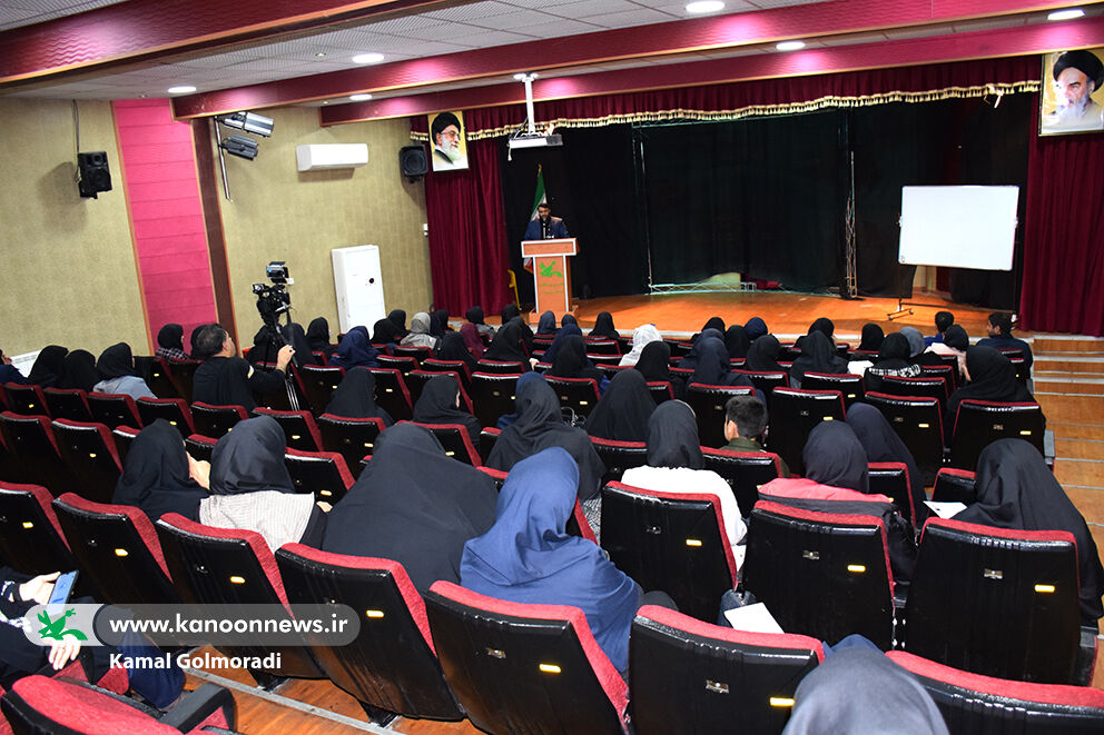 کارگاه قصهگویی با حضور معلمان و مربیان در کانون لرستان برگزار شد