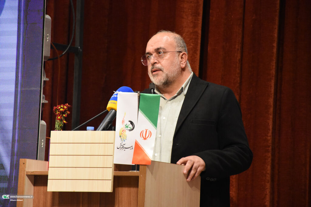 توسعه فعالیتهای ادبی در تمام مراکز کانون اولویت ماست