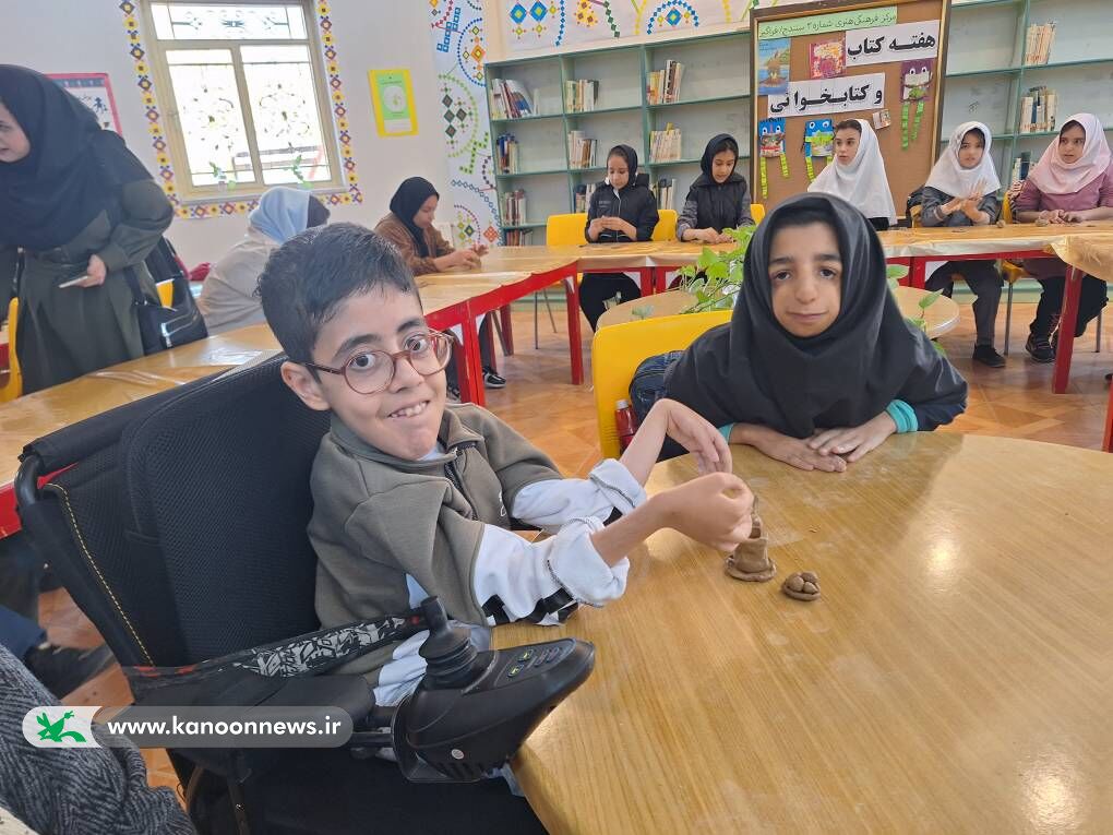 جشنواره کوچک «دوستی با کتاب» ویژه کودکان دارای نیازهای ویژه در سنندج