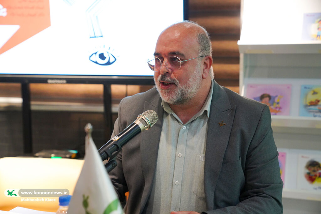 تأکید بر توجه به ادبیات نوزادان بهعنوان گفتمانی جدید