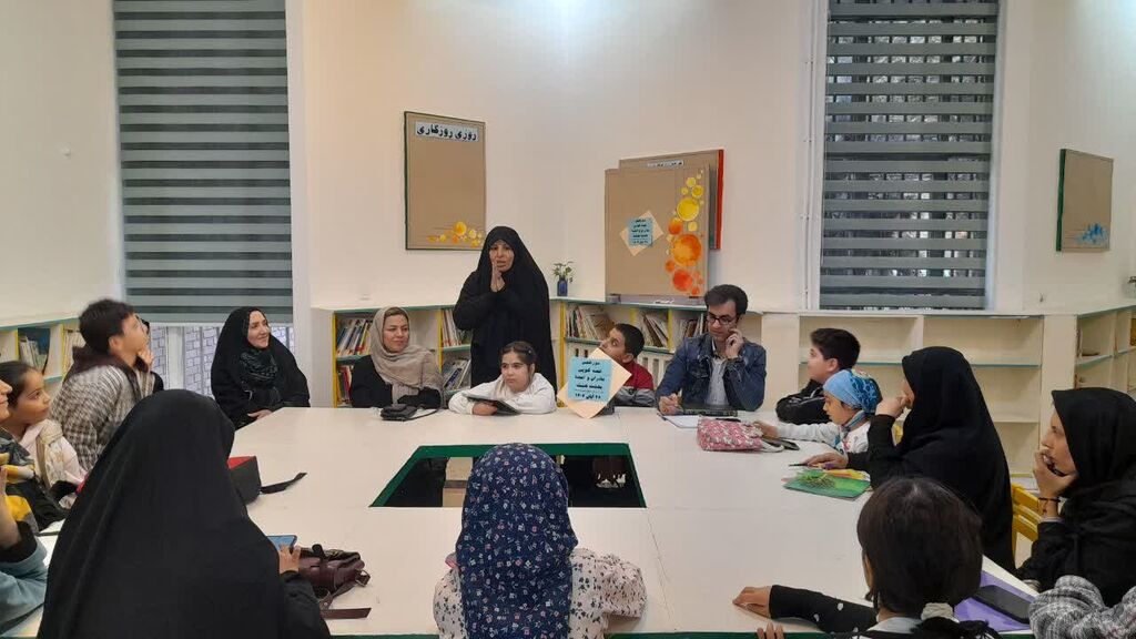 نشست قصهگویی اعضا و والدین مرکز 8 برگزار شد