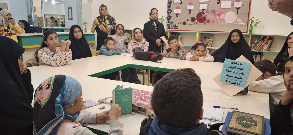 نشست قصهگویی اعضا و والدین مرکز ۸ برگزار شد