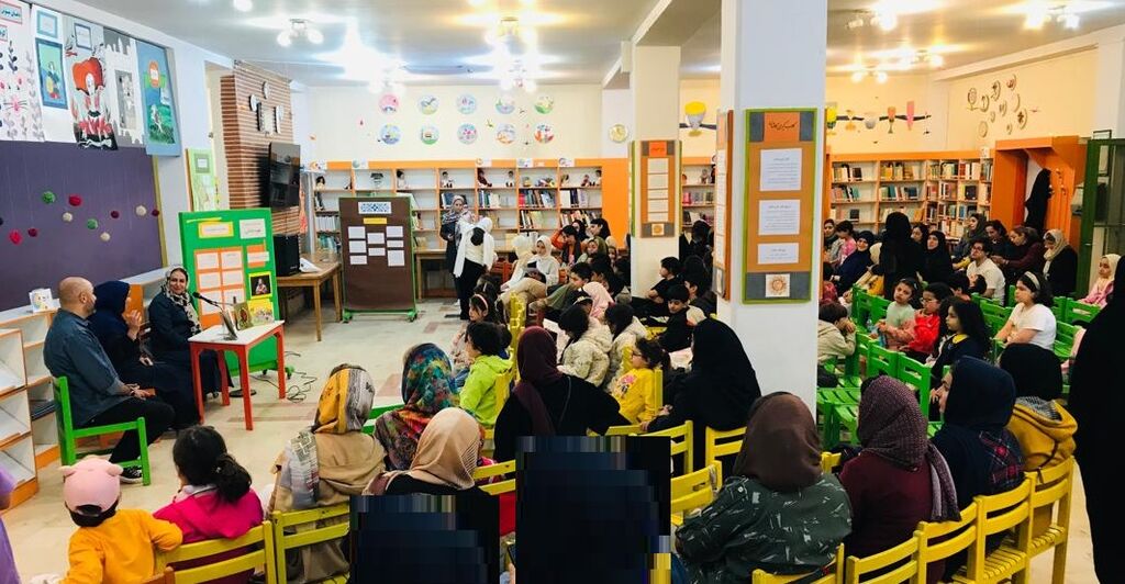 حضور طیبه شامانی، نویسنده کودک و نوجوان در جشن کتاب مرکز فراگیر ۴۰