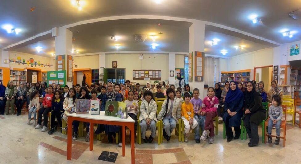 حضور طیبه شامانی، نویسنده کودک و نوجوان در جشن کتاب مرکز فراگیر ۴۰